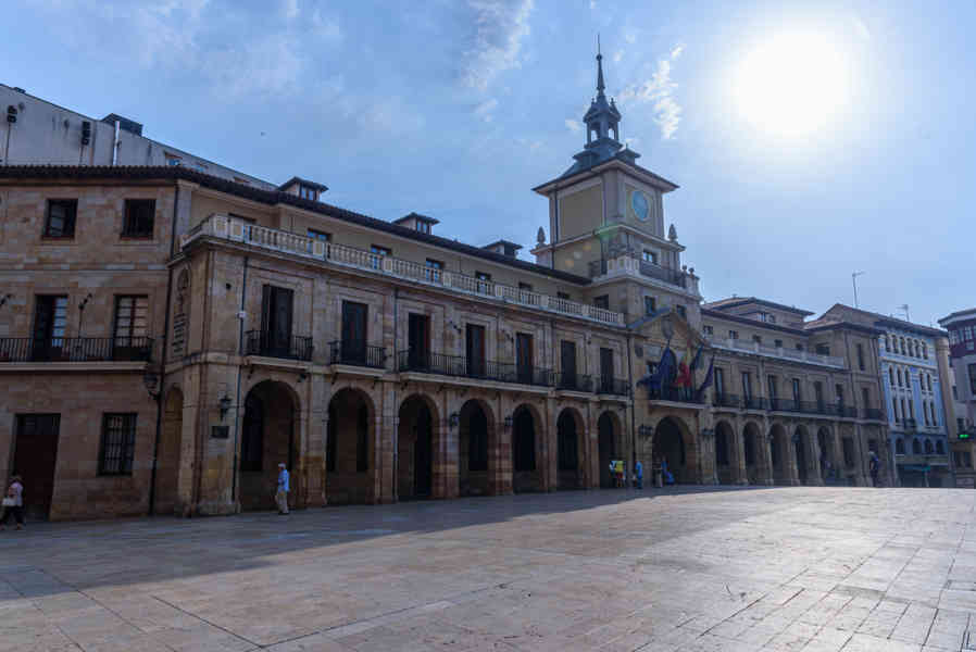 Oviedo 001 - plaza de la Constitución - Ayuntamiento.jpg